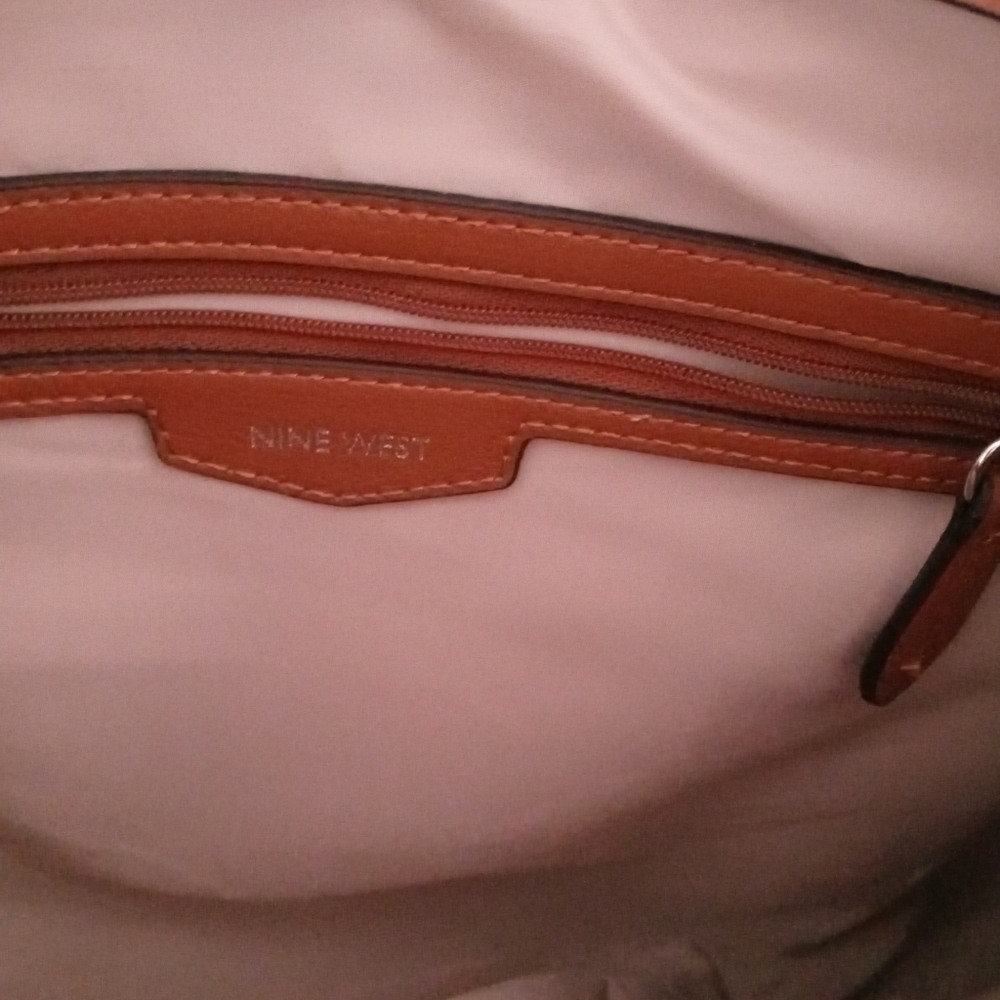 Nine West purse color brown Excellent Zippers Inside Good Condition - Picture 5 of 14